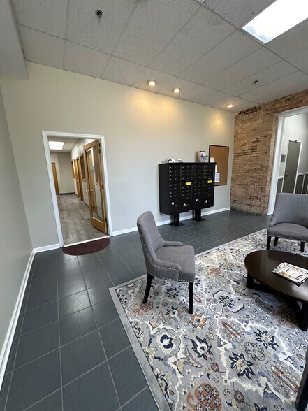 More Photos Of 1020 Cedar Ave, St Charles Light Manufacturing For Lease