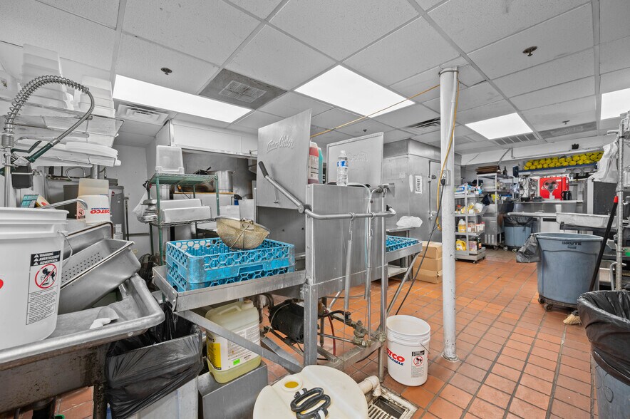 More Photos Of 5828 W Indian School Rd, Phoenix Restaurant For Sale