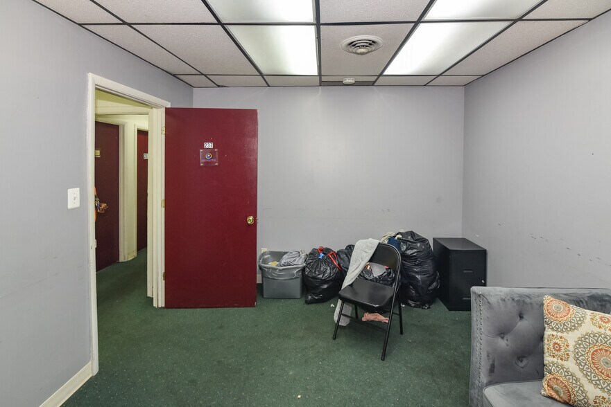 More Photos Of 5900 York Rd, Baltimore Storefront Retail Office For Sale