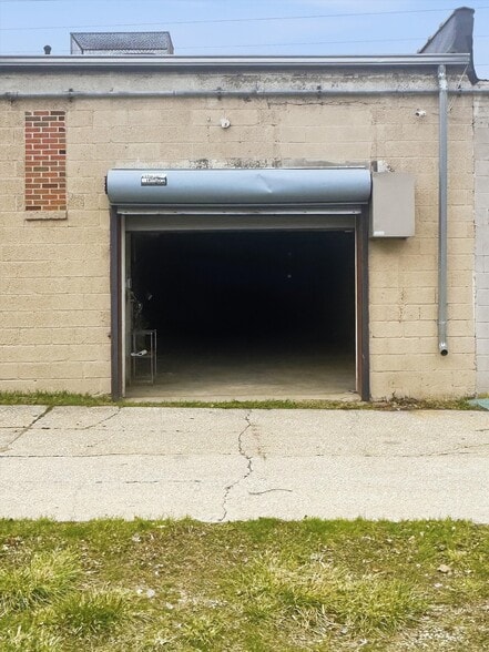 More Photos Of 300 E 8 Mile Rd, Detroit Warehouse For Lease