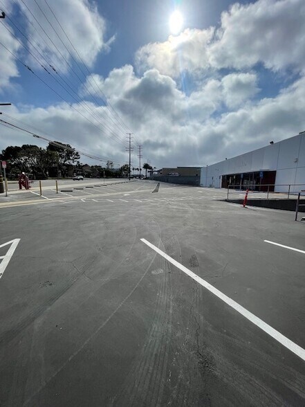 More Photos Of 1917-1921 E Mariposa Ave, El Segundo Warehouse For Lease