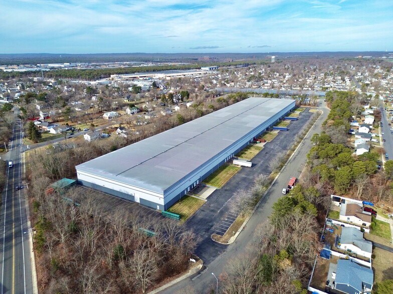 More Photos Of 145 Candlewood Rd, Bay Shore Warehouse For Lease