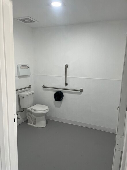 More Photos Of 4255 S Durango Dr, Las Vegas Freestanding For Lease