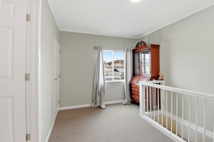 More Photos Of 2809-2815 Macdonald Ave, Richmond Office For Sale