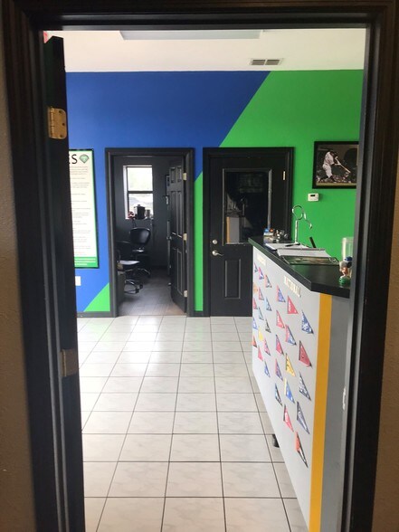 More Photos Of 13377 W Hillsborough Dr, Tampa Unknown For Lease