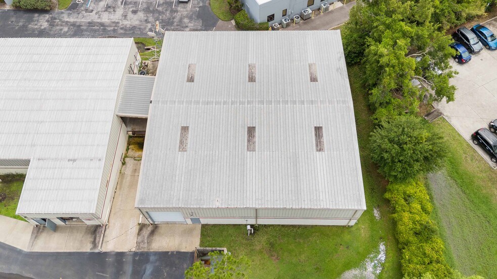 More Photos Of 1076 Florida Central Pky, Longwood Warehouse For Lease
