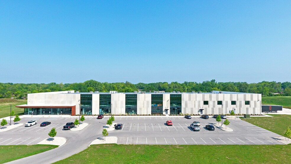 More Photos Of 2220 E Bunch Blvd, Muncie Manufacturing For Sale