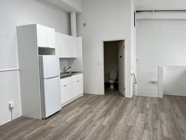 More Photos Of 1633-1639 Electric Ave, Venice Light Manufacturing For Lease