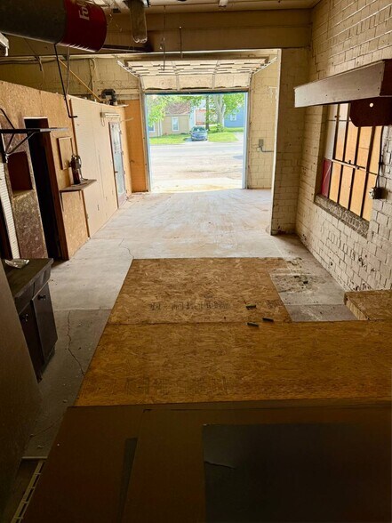 More Photos Of 305 W 5th St, Concordia Industrial For Lease
