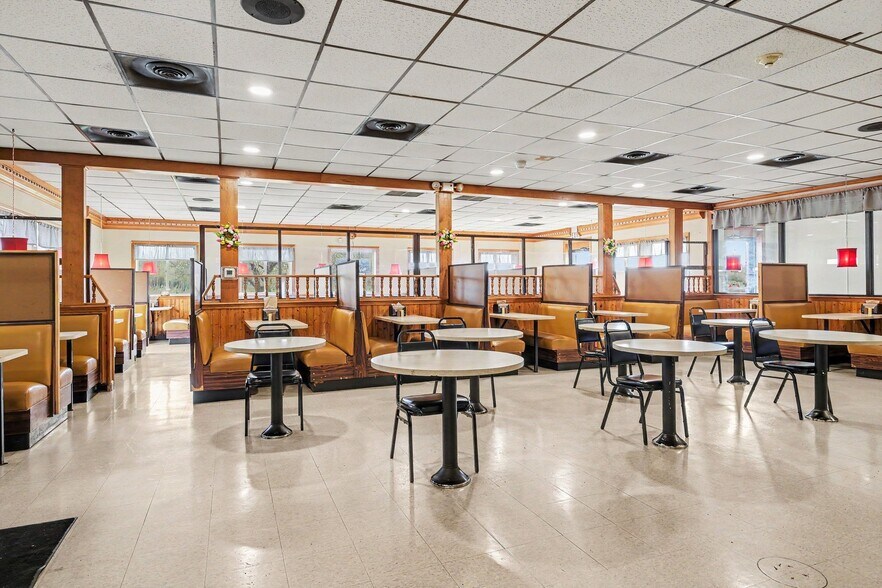 More Photos Of 552 Rt-104, Ontario Restaurant For Sale