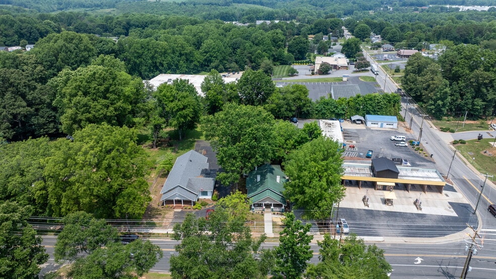 More Photos Of 3084 W Main St, Claremont Office For Sale