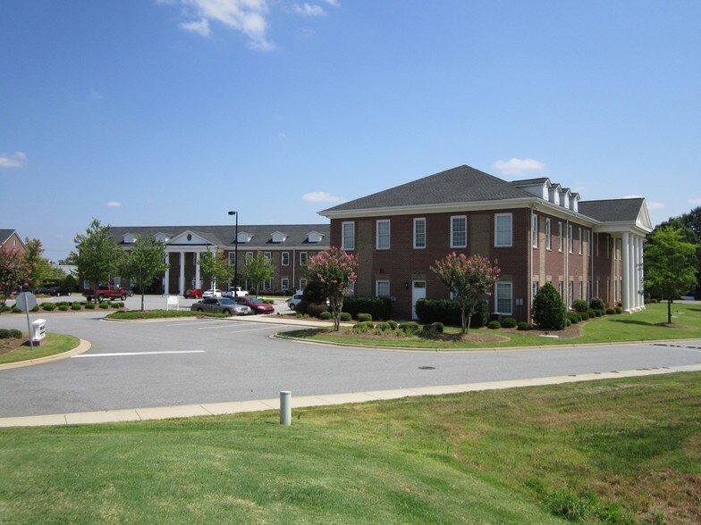More Photos Of 114 Morlake Dr, Mooresville Medical For Lease