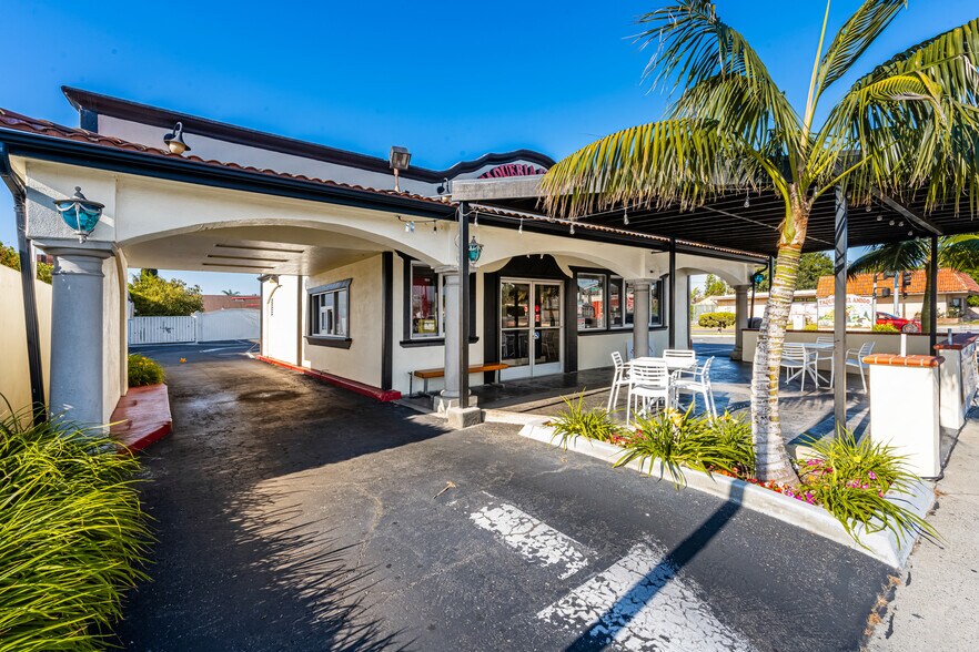 More Photos Of 1936 W 17th St, Santa Ana Restaurant For Sale