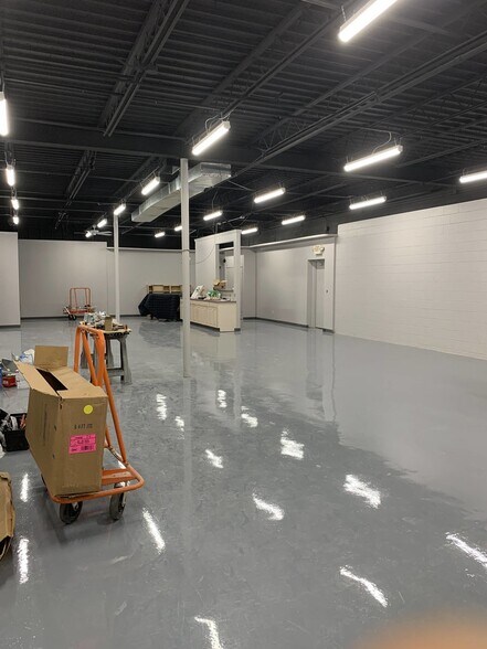More Photos Of 1506 Springfield St, Dayton Flex For Lease