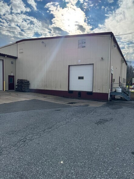 Primary Photo Of 72 W Main St, Reinholds Warehouse For Lease