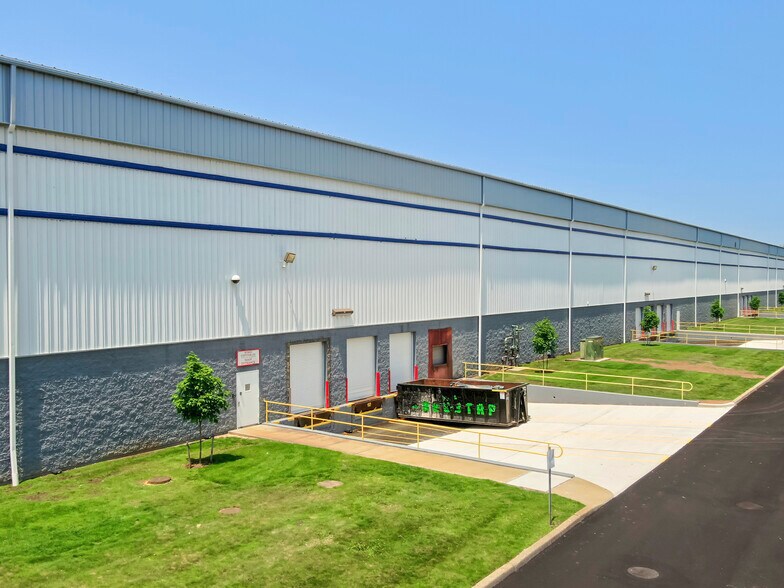 More Photos Of 145 Candlewood Rd, Bay Shore Warehouse For Lease