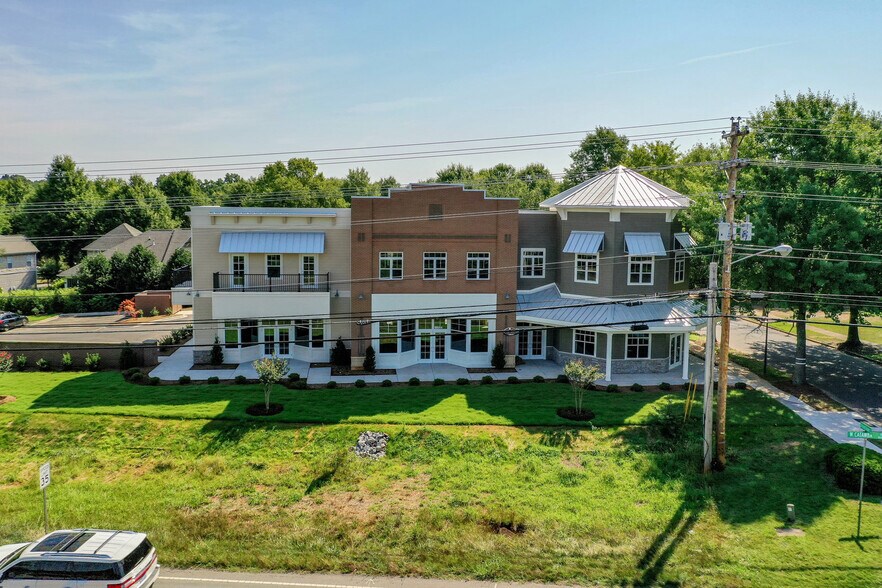 More Photos Of 18644 W Catawba Ave, Cornelius Storefront Retail Office For Lease