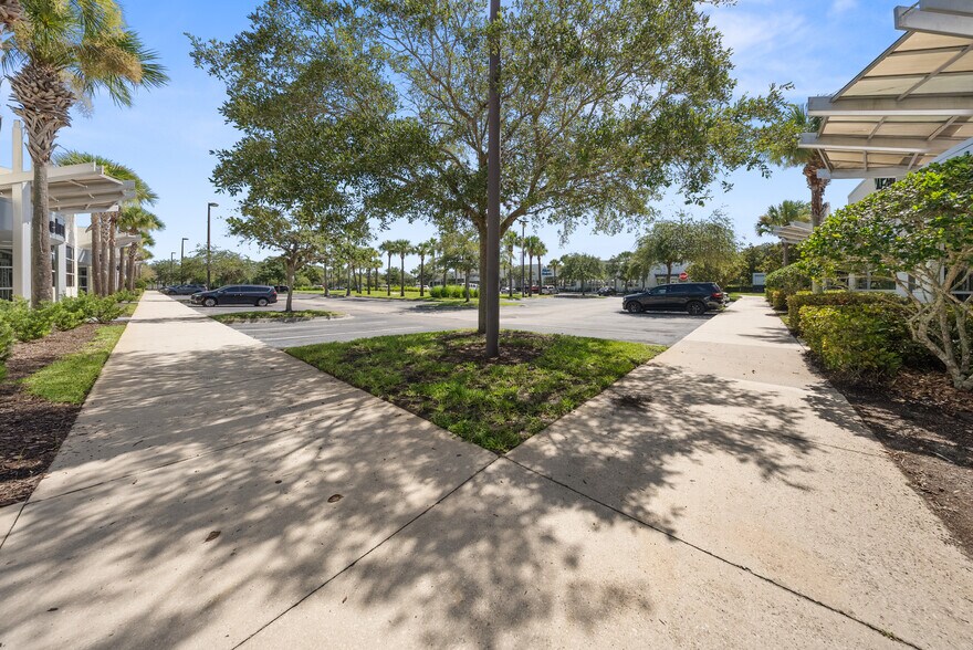 More Photos Of 11602 lake underhill Rd, Orlando Flex For Lease