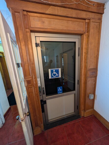 More Photos Of 310 Peralta St, Oakland Religious Facility For Sale