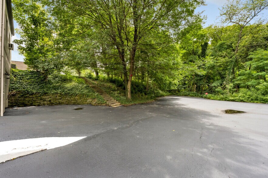 More Photos Of 450 Castle Shannon Blvd, Pittsburgh Storefront For Sale