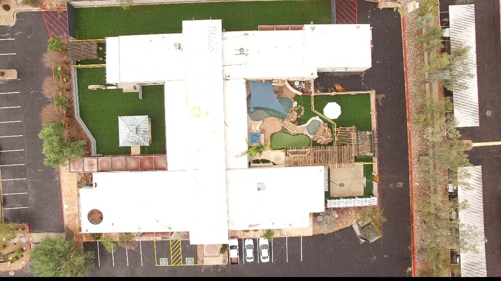 More Photos Of 8028 W Thunderbird Rd, Peoria Veterinarian Kennel For Lease