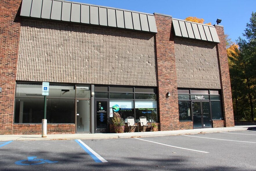 More Photos Of Route 35 & Route 121 @ Rte 35 & Rte 121 (North Salem Rd), Cross River Unknown For Lease