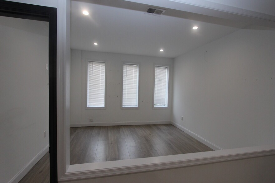 More Photos Of 1802 11th St NW, Washington Office For Lease