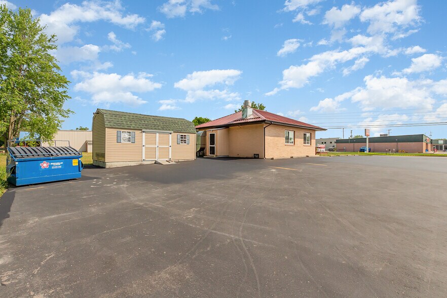More Photos Of 9743 N Greenville Rd, Lakeview Restaurant For Sale