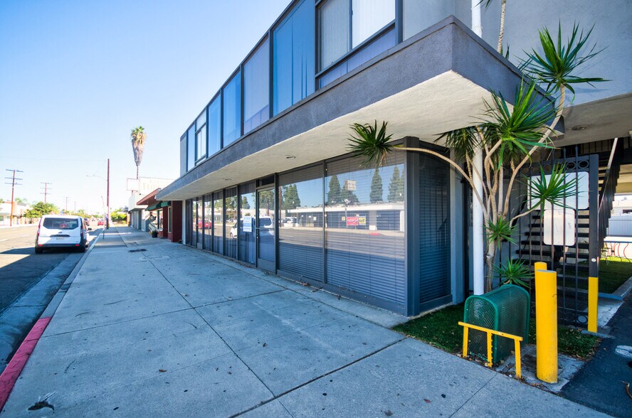 More Photos Of 1532-1538 W Commonwealth Ave, Fullerton Storefront Retail Residential For Lease