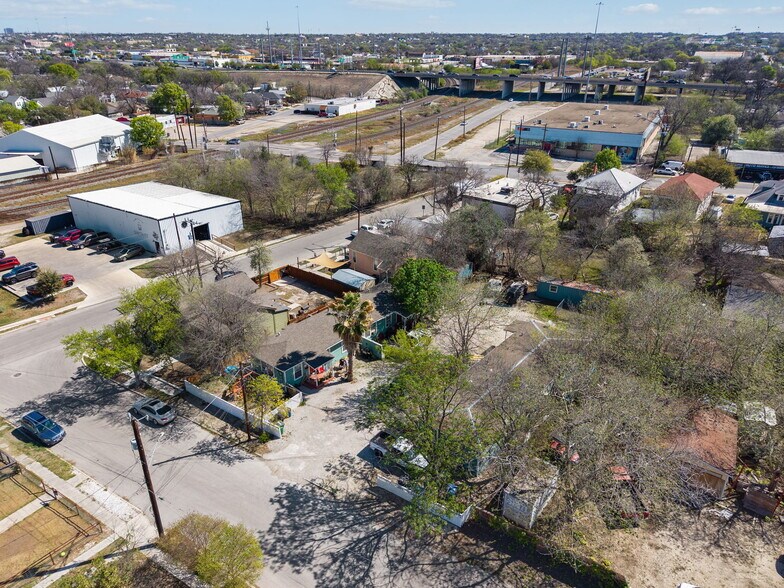 More Photos Of 204 Hunstock Ave, San Antonio Multifamily For Sale