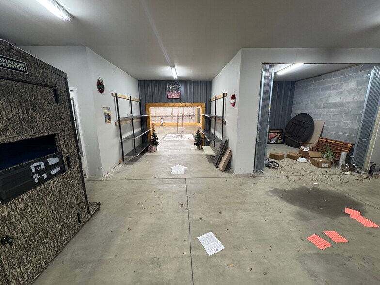 More Photos Of 990 N Daleville Ave, Daleville Warehouse For Sale