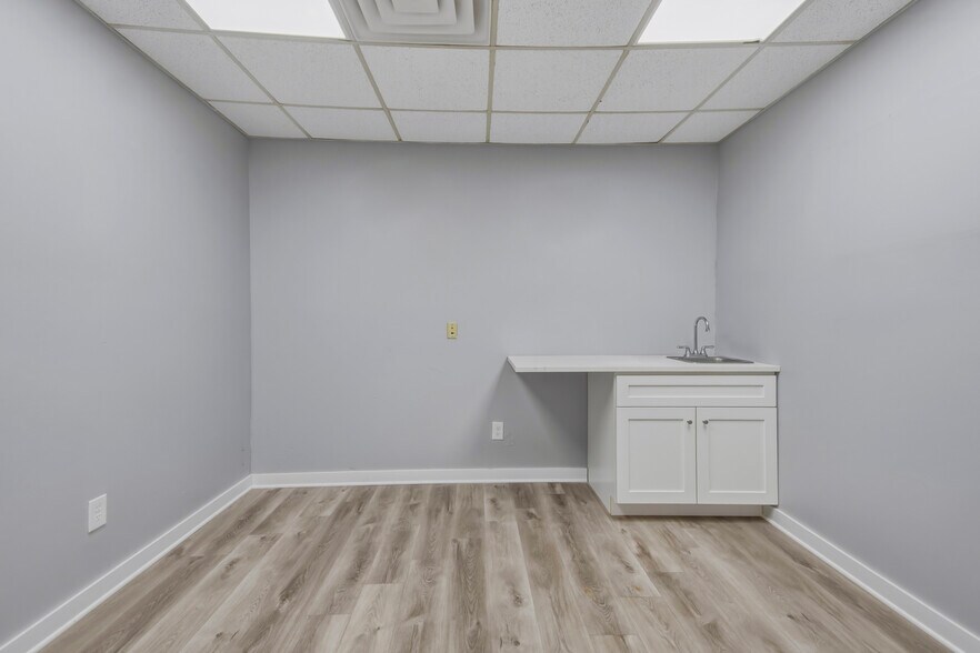 More Photos Of 953 Lane Ave S, Jacksonville Medical For Lease