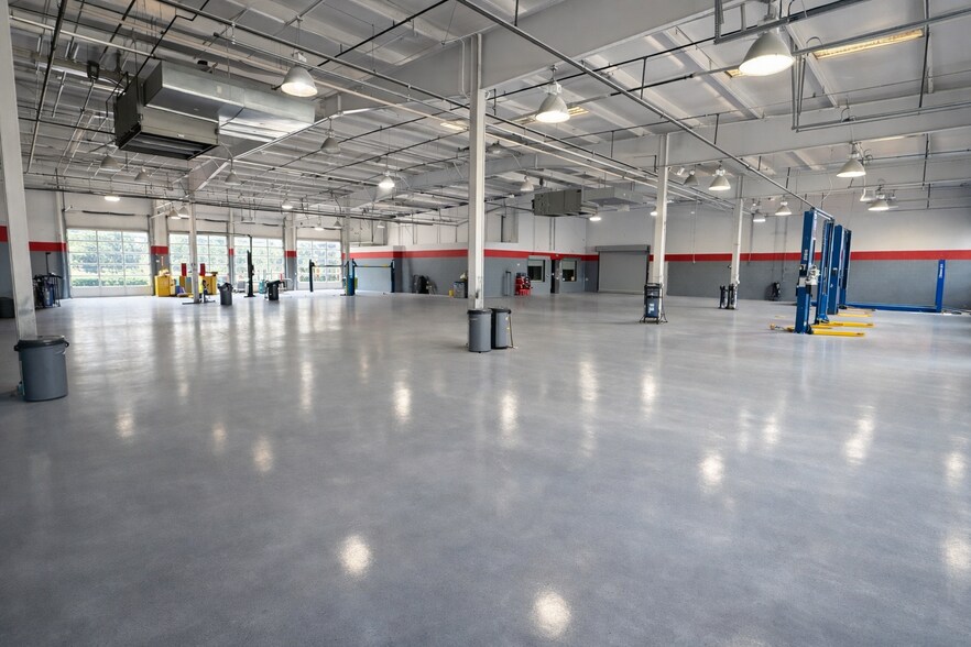 More Photos Of 4310 Jonesboro Rd, Union City Auto Repair For Lease