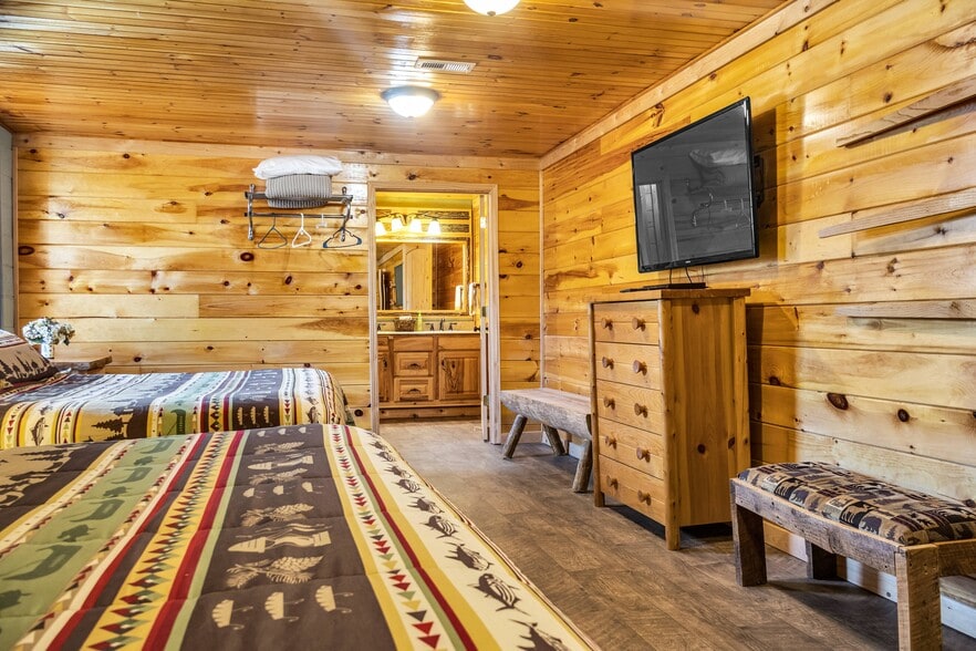 More Photos Of 301 School St, Tellico Plains Freestanding For Sale