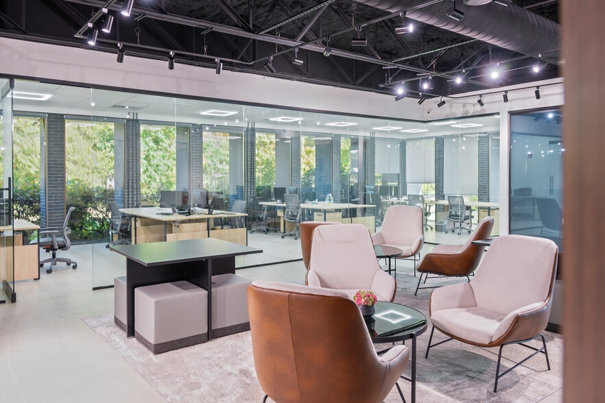 More Photos Of 200-230 Central Ave, Farmingdale Loft Creative Space For Sale