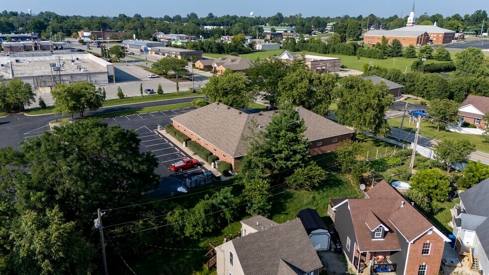More Photos Of 71 Mack Walters Rd, Shelbyville Medical For Lease