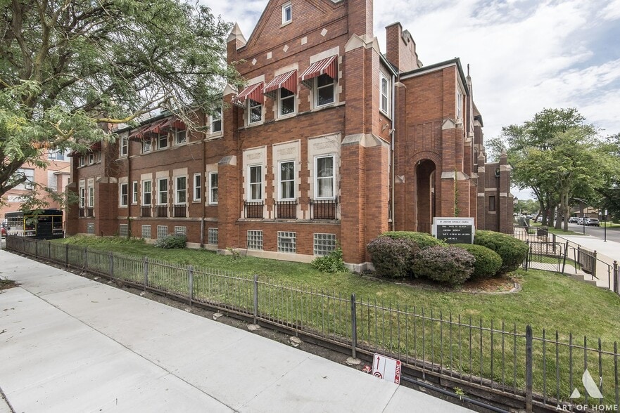 More Photos Of 700 E 91st St, Chicago Religious Facility For Sale