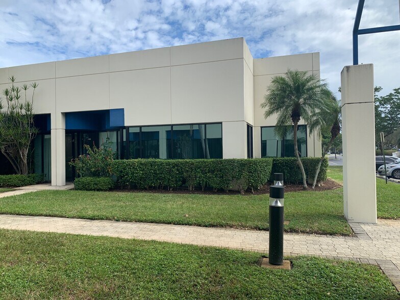 More Photos Of 902 Clint Moore Rd, Boca Raton Loft Creative Space For Lease