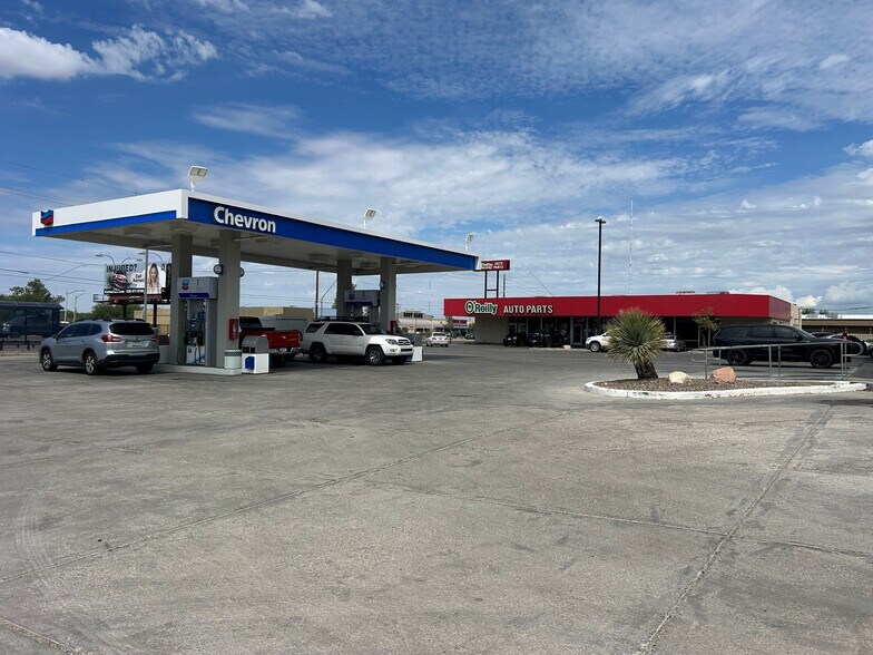 Primary Photo Of 3630 N Oracle Rd, Tucson Convenience Store For Sale
