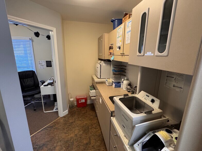 More Photos Of 471 S Main St, Cleveland Office For Sale