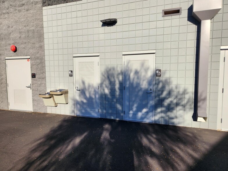 More Photos Of 31606 N Cave Creek Rd, Cave Creek Self Storage For Sale