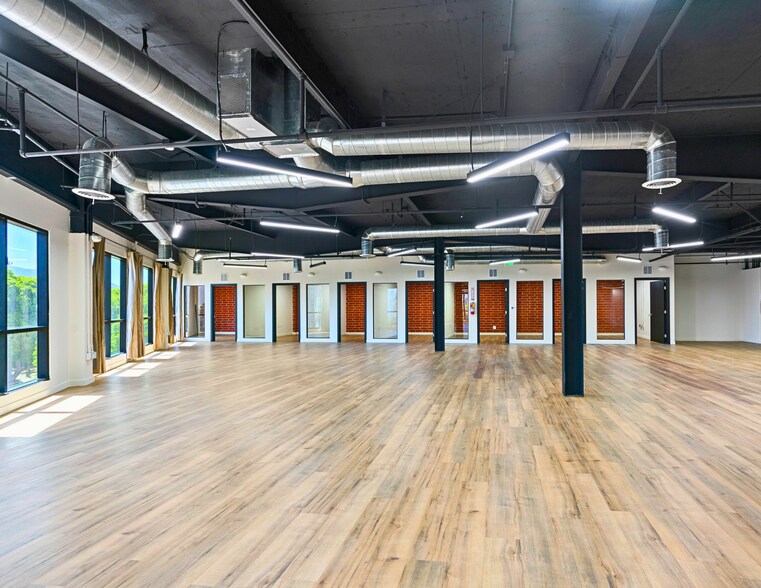 More Photos Of 135 W Magnolia Blvd, Burbank Loft Creative Space For Lease
