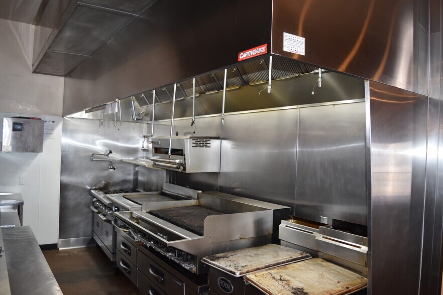 More Photos Of 6729 N 57th Dr, Glendale Restaurant For Sale