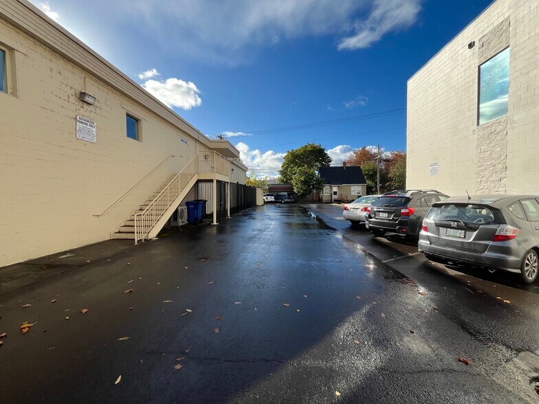 More Photos Of 1280 Charnelton St, Eugene Storefront Retail Office For Lease