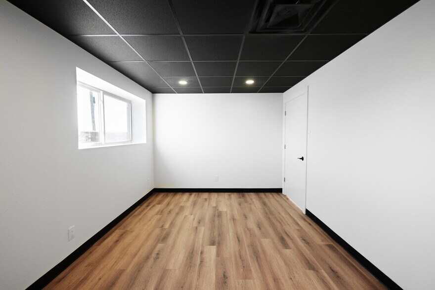 More Photos Of 3115 Sabine St, Forest Hill Warehouse For Lease