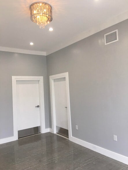 More Photos Of 2704-2870 S Park Rd, Hallandale Beach Warehouse For Lease