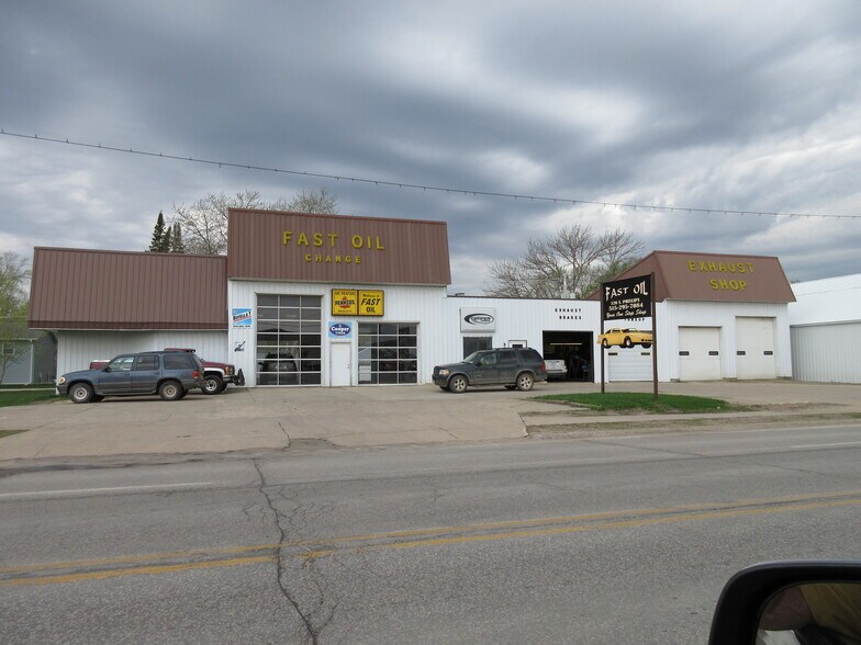 Primary Photo Of 526 S Phillips St, Algona Auto Repair For Sale