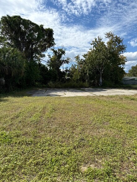 More Photos Of 975 N Courtenay Pky, Merritt Island Showroom For Lease