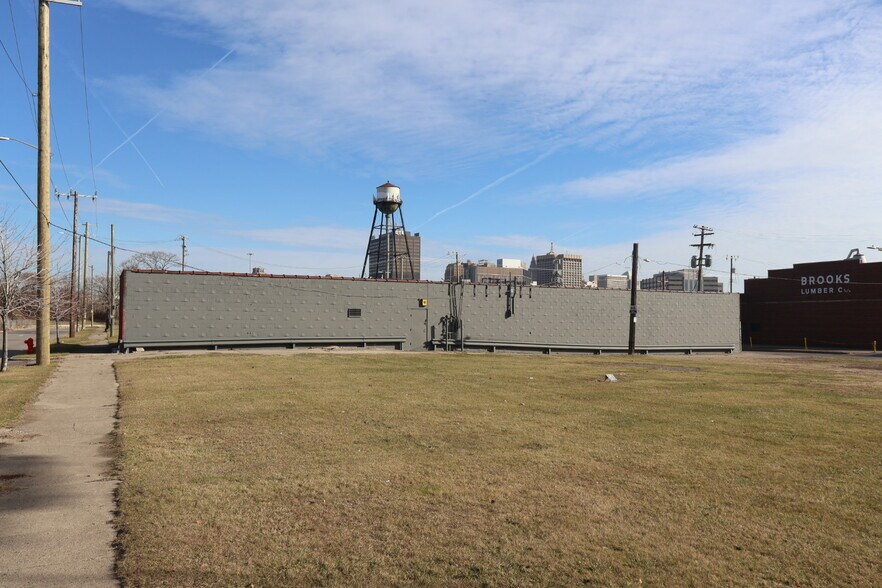 More Photos Of 1426 Cherry St, Detroit Light Distribution For Lease