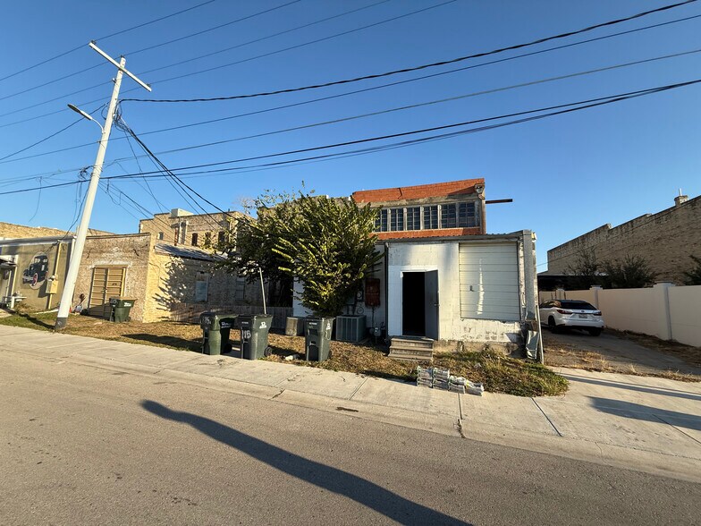More Photos Of 119 E Main St, Cuero General Retail For Sale